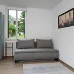 Between Lakes Apartment