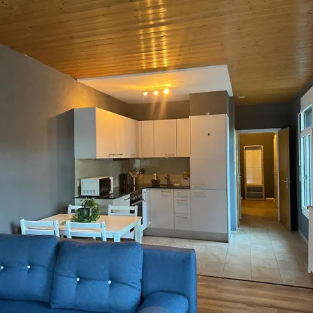 Between Lakes Apartment